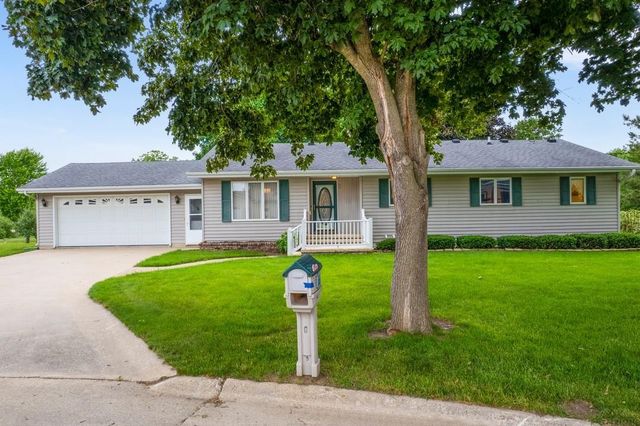 2 Riden Circle, Charles City, IA 50616