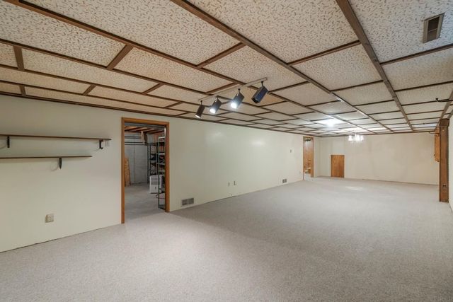 2 Riden Circle, Charles City, IA 50616