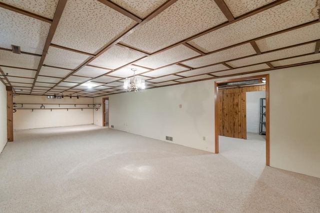 2 Riden Circle, Charles City, IA 50616