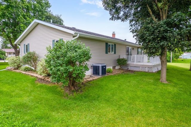 2 Riden Circle, Charles City, IA 50616
