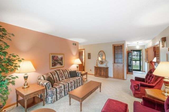 2 Riden Circle, Charles City, IA 50616