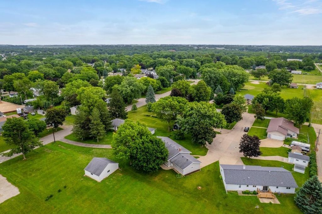 2 Riden Circle, Charles City, IA 50616