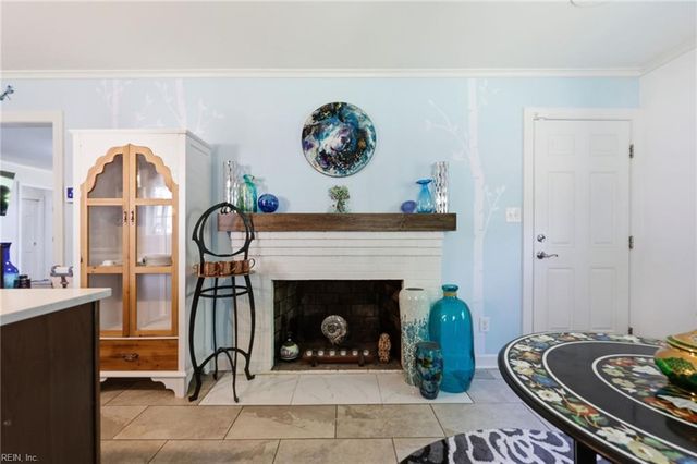 14 Everett DR, Newport News, VA 23602