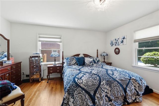14 Everett DR, Newport News, VA 23602