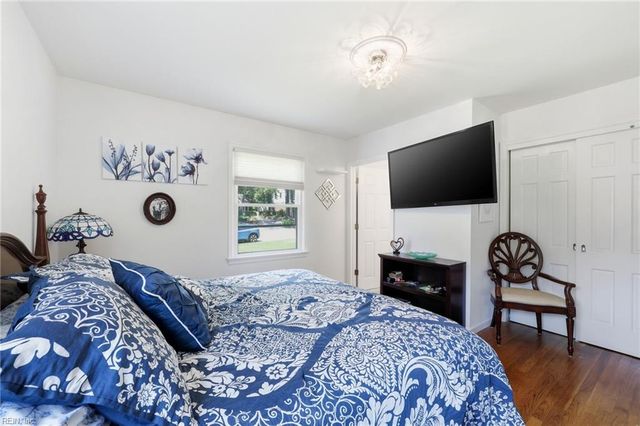 14 Everett DR, Newport News, VA 23602