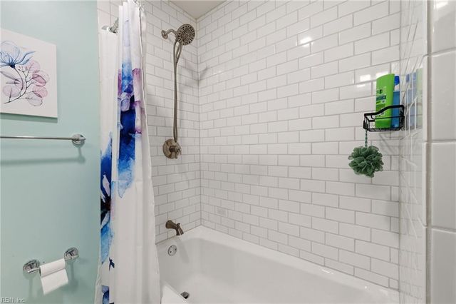 14 Everett DR, Newport News, VA 23602