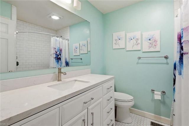 14 Everett DR, Newport News, VA 23602