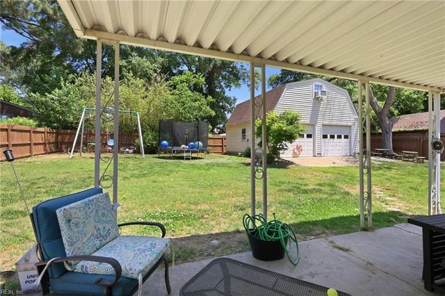 14 Everett DR, Newport News, VA 23602