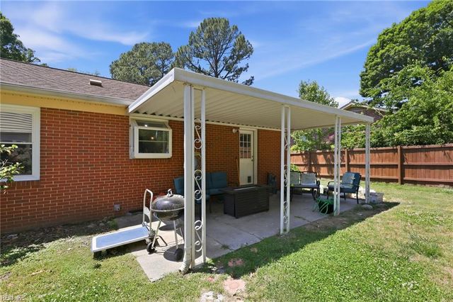 14 Everett DR, Newport News, VA 23602