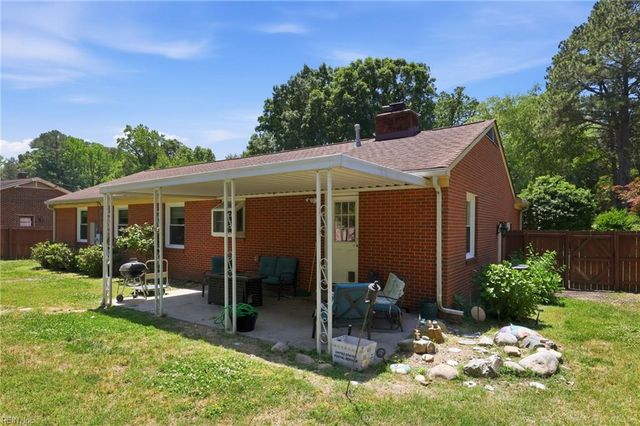 14 Everett DR, Newport News, VA 23602