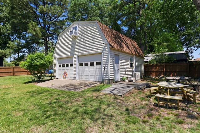 14 Everett DR, Newport News, VA 23602
