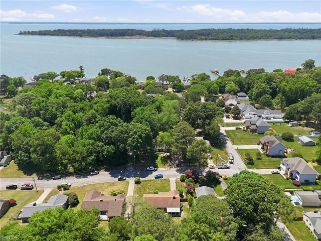 14 Everett DR, Newport News, VA 23602