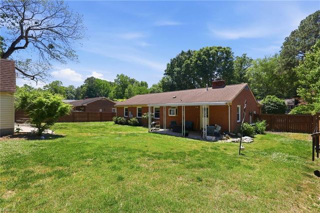 14 Everett DR, Newport News, VA 23602