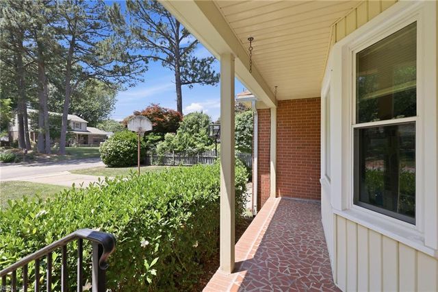 14 Everett DR, Newport News, VA 23602