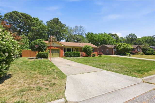 14 Everett DR, Newport News, VA 23602