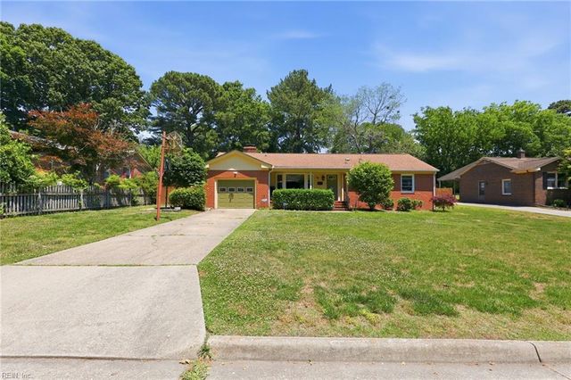 14 Everett DR, Newport News, VA 23602