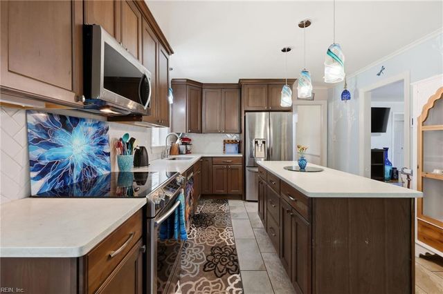 14 Everett DR, Newport News, VA 23602