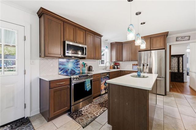 14 Everett DR, Newport News, VA 23602
