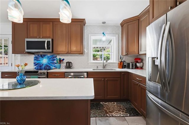14 Everett DR, Newport News, VA 23602