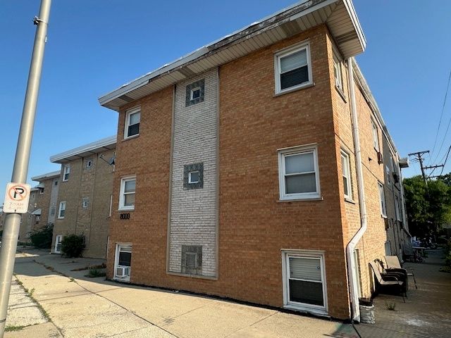 8000 Grand Avenue 2N, River Grove, IL 60171