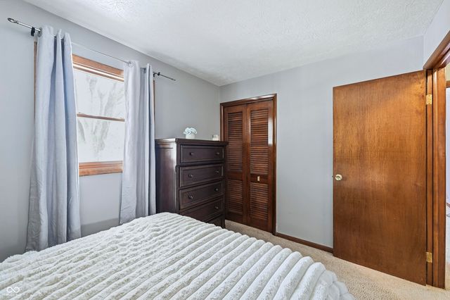 6715 Lakewood Lane, Martinsville, IN 46151