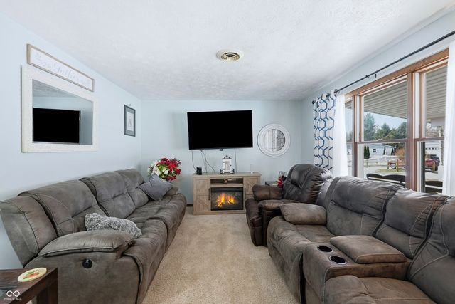 6715 Lakewood Lane, Martinsville, IN 46151