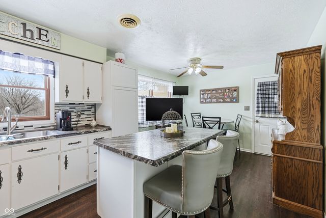 6715 Lakewood Lane, Martinsville, IN 46151