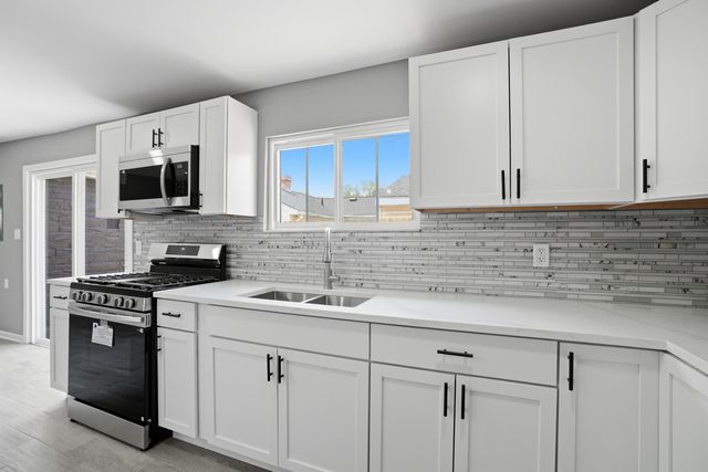 2726 Marshalltown Drive, Gary, IN 46407