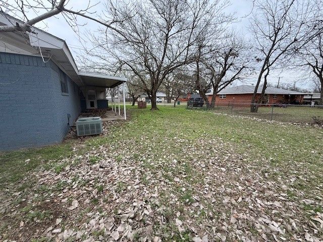 1217 N Lamb Street, Bowie, TX 76230