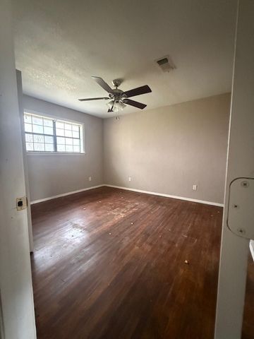 1217 N Lamb Street, Bowie, TX 76230