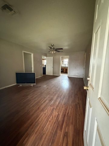 1217 N Lamb Street, Bowie, TX 76230