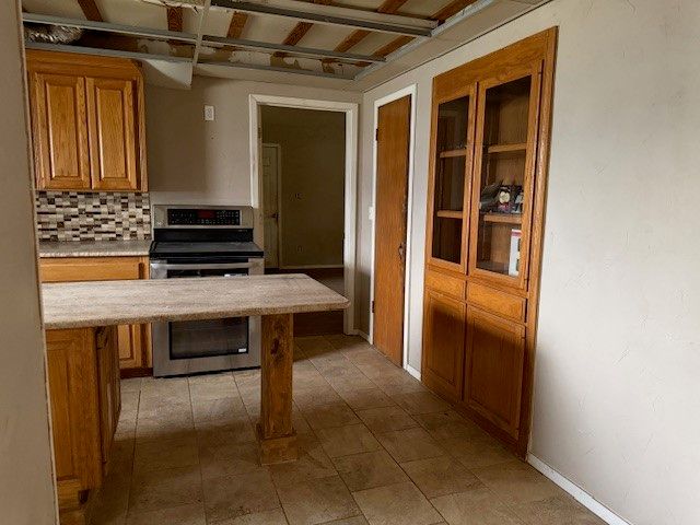 1217 N Lamb Street, Bowie, TX 76230