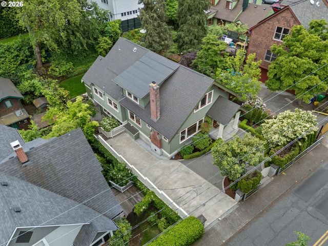 2328 Sw BROADWAY Dr, Portland, OR 97201
