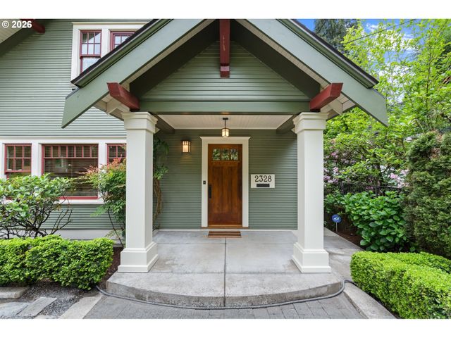 2328 Sw BROADWAY Dr, Portland, OR 97201