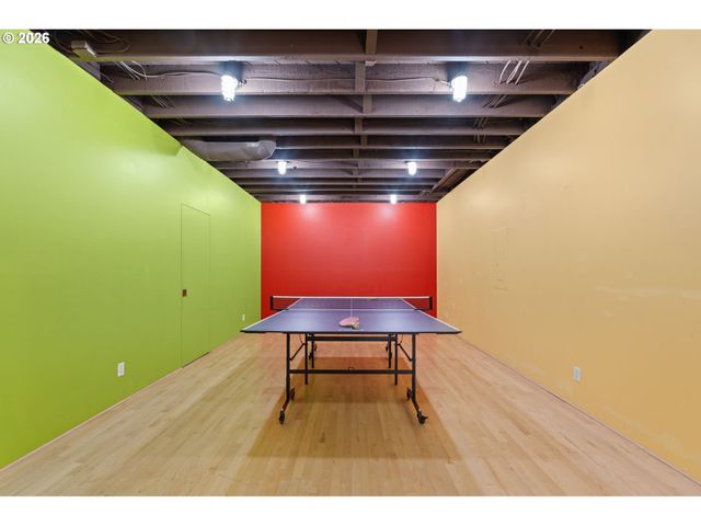 2328 Sw BROADWAY Dr, Portland, OR 97201