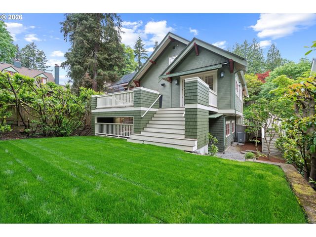 2328 Sw BROADWAY Dr, Portland, OR 97201