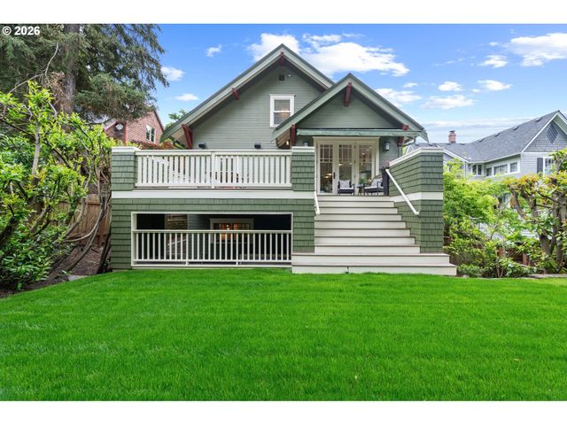 2328 Sw BROADWAY Dr, Portland, OR 97201