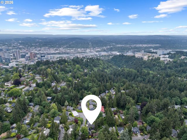 2328 Sw BROADWAY Dr, Portland, OR 97201