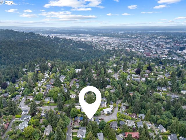 2328 Sw BROADWAY Dr, Portland, OR 97201