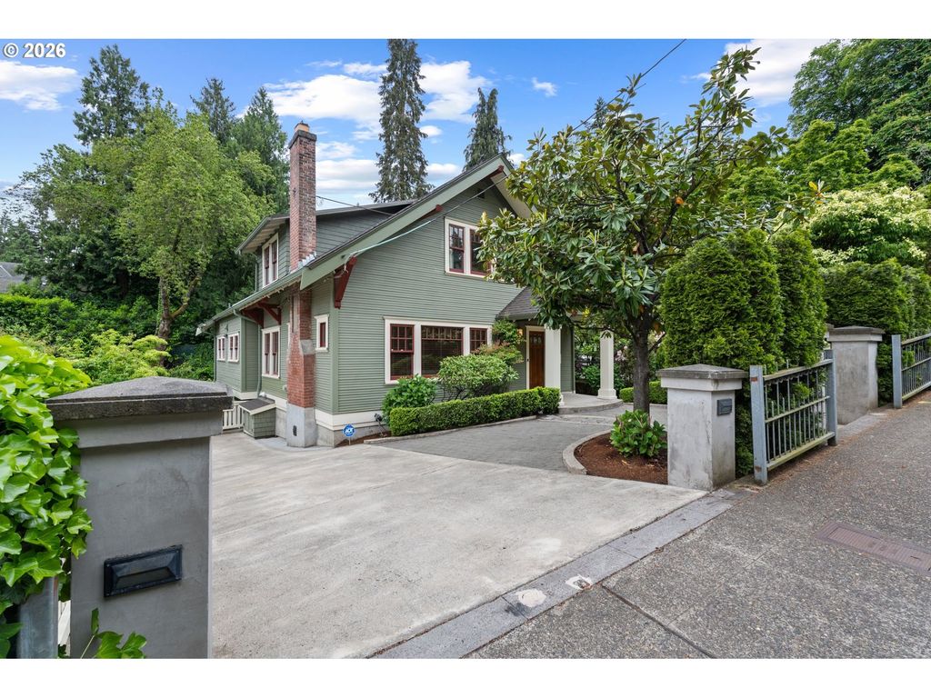 2328 Sw BROADWAY Dr, Portland, OR 97201