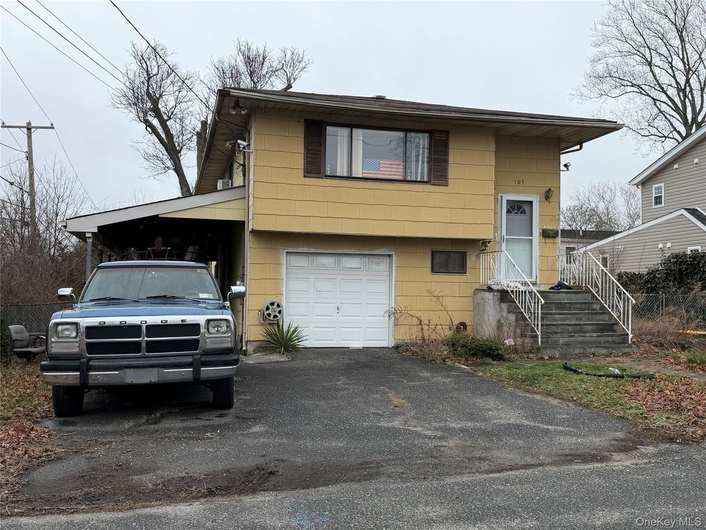 103 W 2nd Street, Ronkonkoma, NY 11779