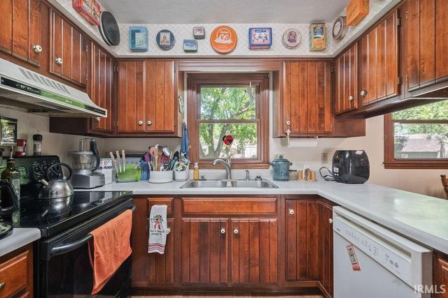 1630 ELMWOOD Lane, Kokomo, IN 46902