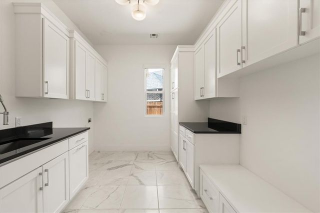 15400 Kestral Park Court, Edmond, OK 73013