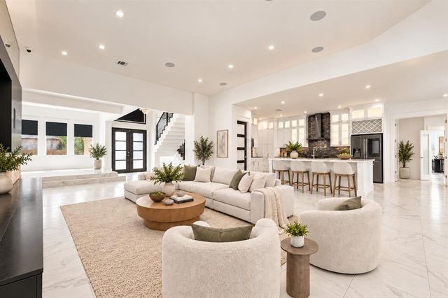 15400 Kestral Park Court, Edmond, OK 73013