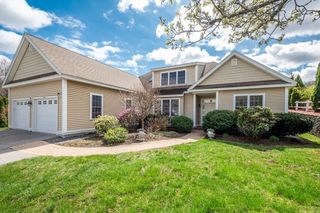 102 Candlewood Ln 102, Clinton, MA 01510