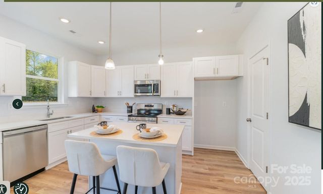 4046 Jenison Valley Court, Charlotte, NC 28214