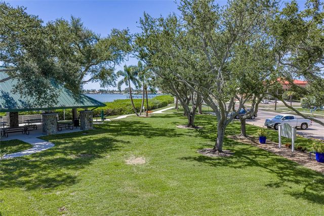 6930A PLACE DE LA PAIX 1A, South Pasadena, FL 33707