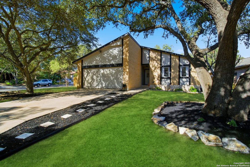 8571 Timber Briar St, San Antonio, TX 78250