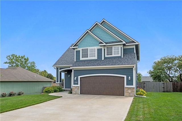 1940 E Finch Drive, Tonganoxie, KS 66086