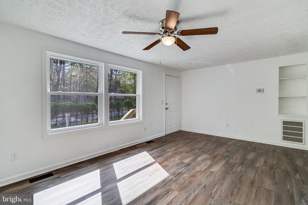 Image 8 of property listing at 818 SAN MATEO TRL, Lusby, MD 20657